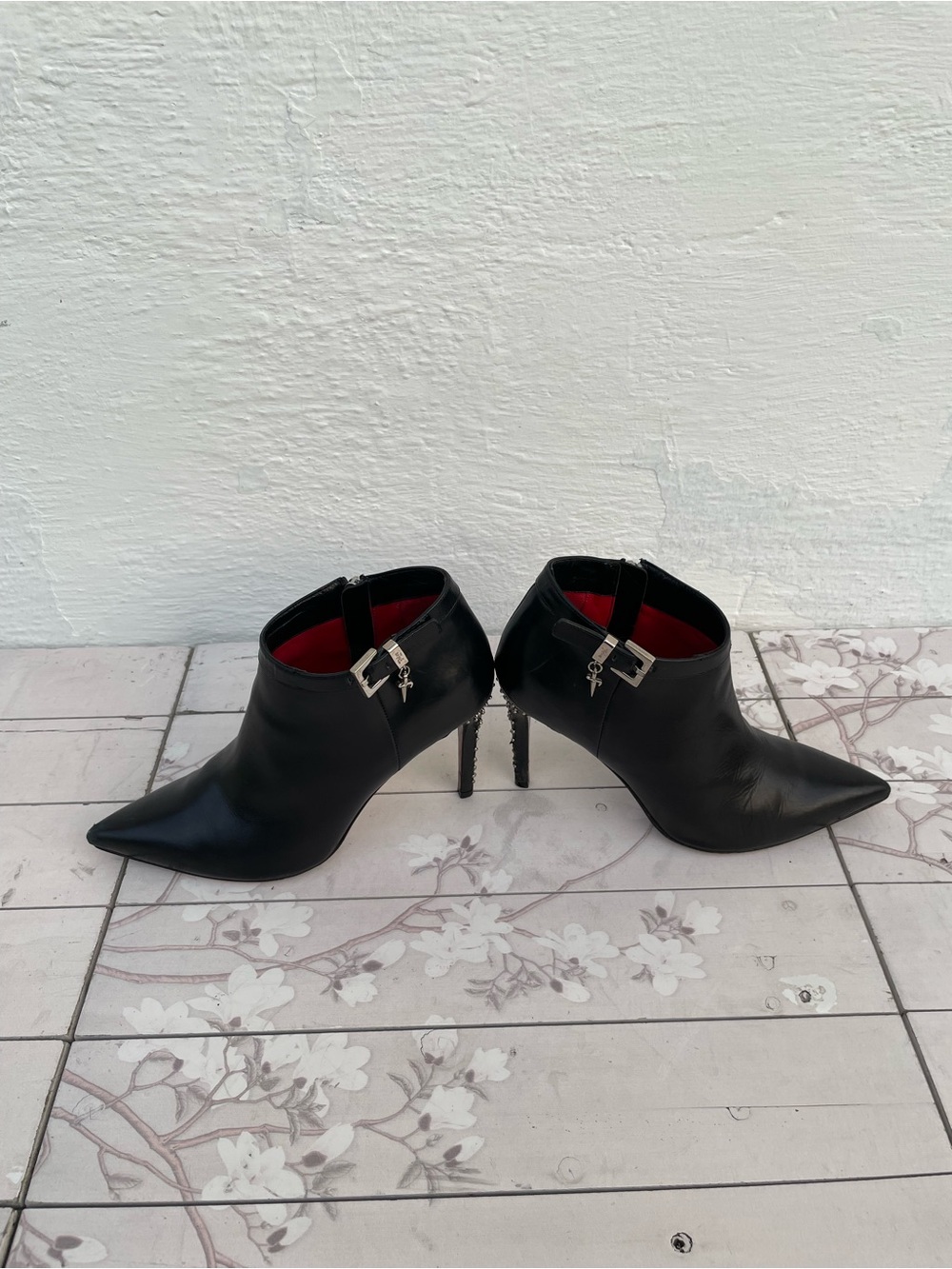 Cesare Paciotti Black Pointed Leather Ankle Booties with Red Lining - Picture 14 of 15